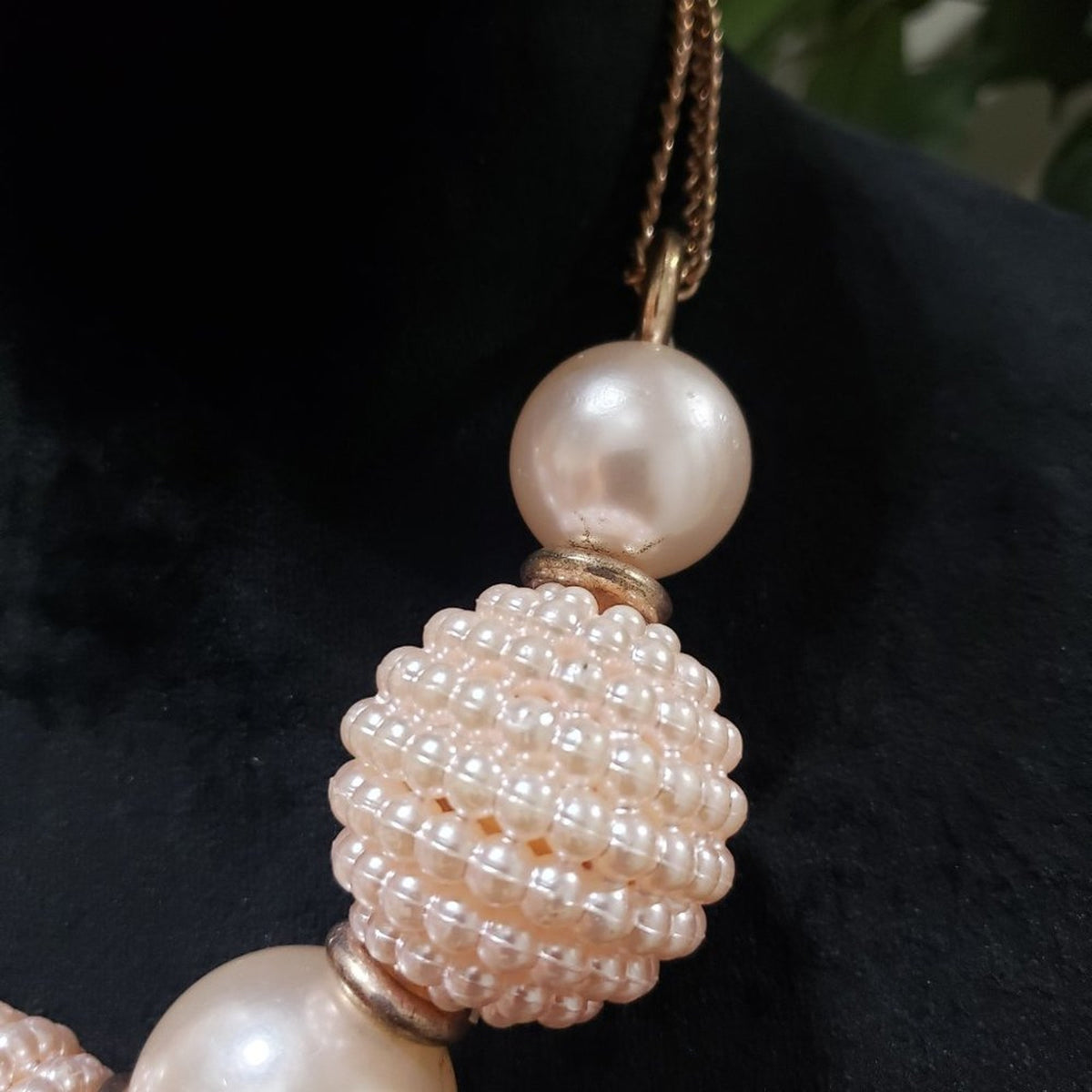 Women's Vintage 80s Chunky Lightweight White Fox Pearl Collar Necklace
