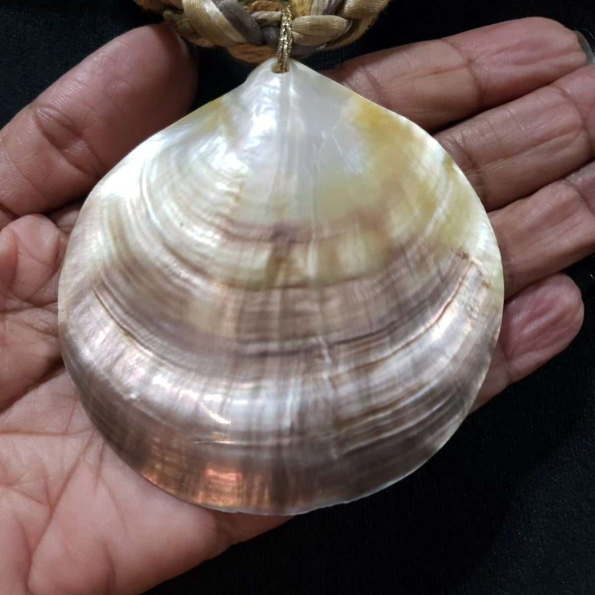 Womens Mother of Pearl Shell Circle Charm Pendant Necklace