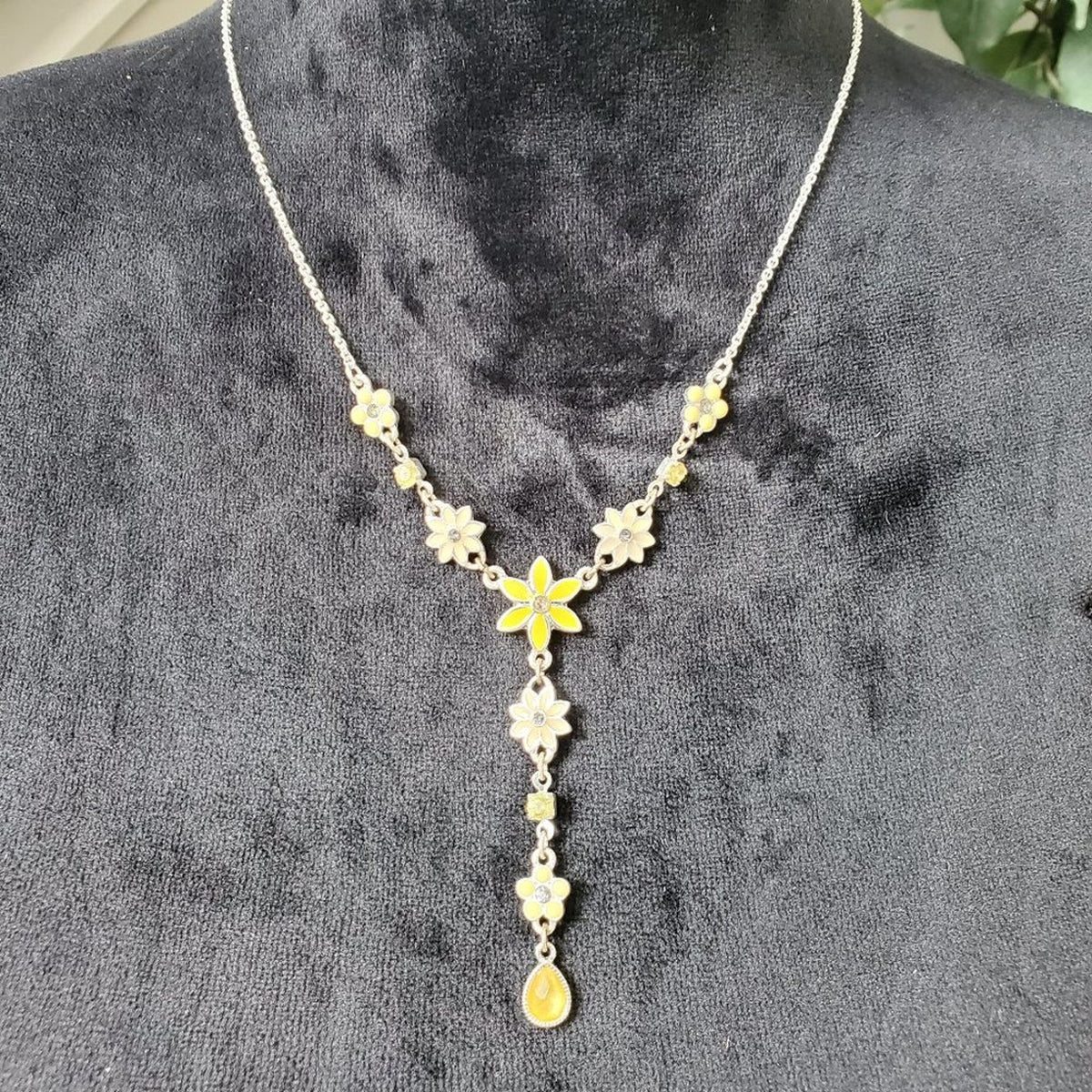 Women's Yellow Tone Flower Bead with Lobster Clasp Pendant Necklace