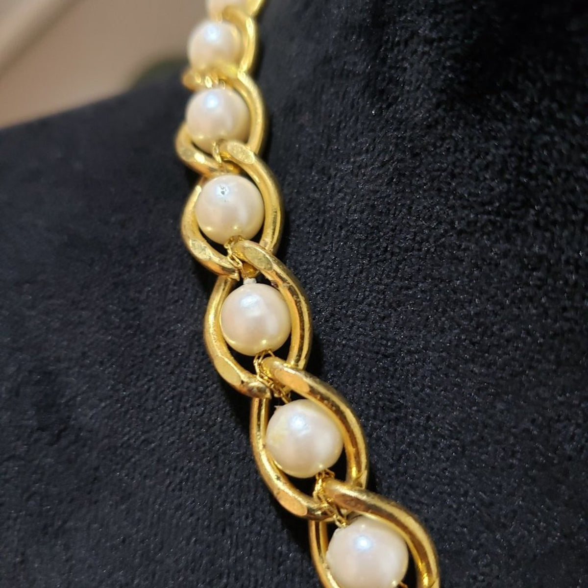 Womens Beautiful Gold Tone Chain Link White Faux Pearl Necklace