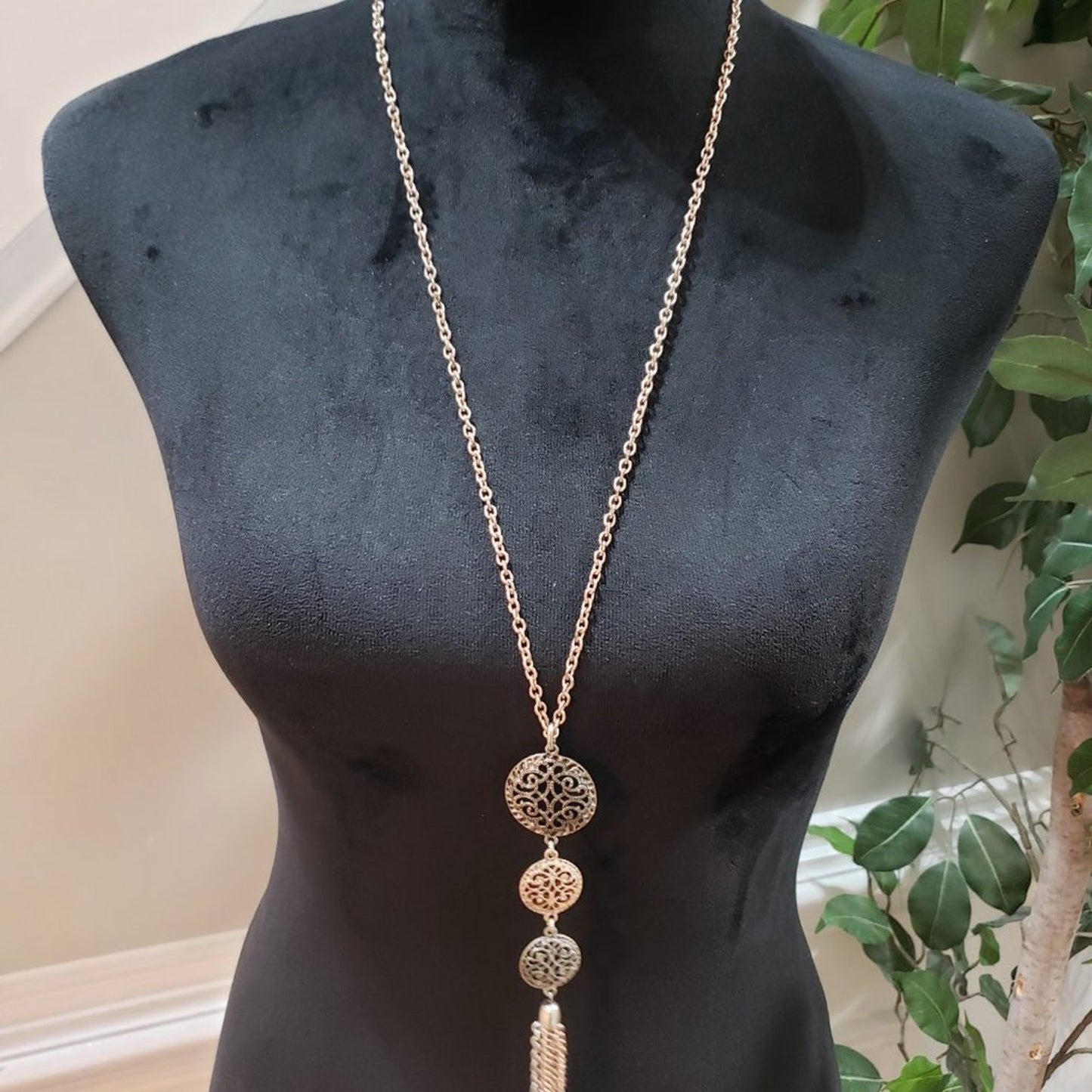 Womens Fashions Gold Tone Chain Tassel Pendant Necklace Jewelry w/ Lobster Clasp