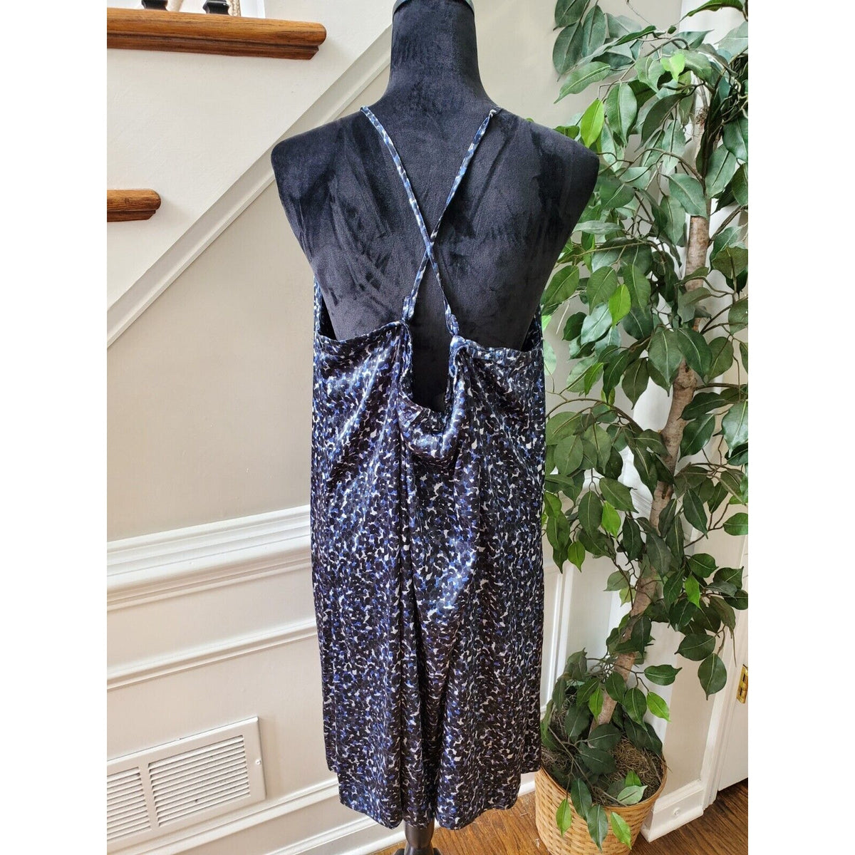 New York & Company Stretch Blue Round Neck Sleeveless Knee Length Dress Size 18