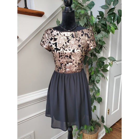 Alya Black & Gold Floral Polyester Round Neck Short Sleeve Knee Length Dress S