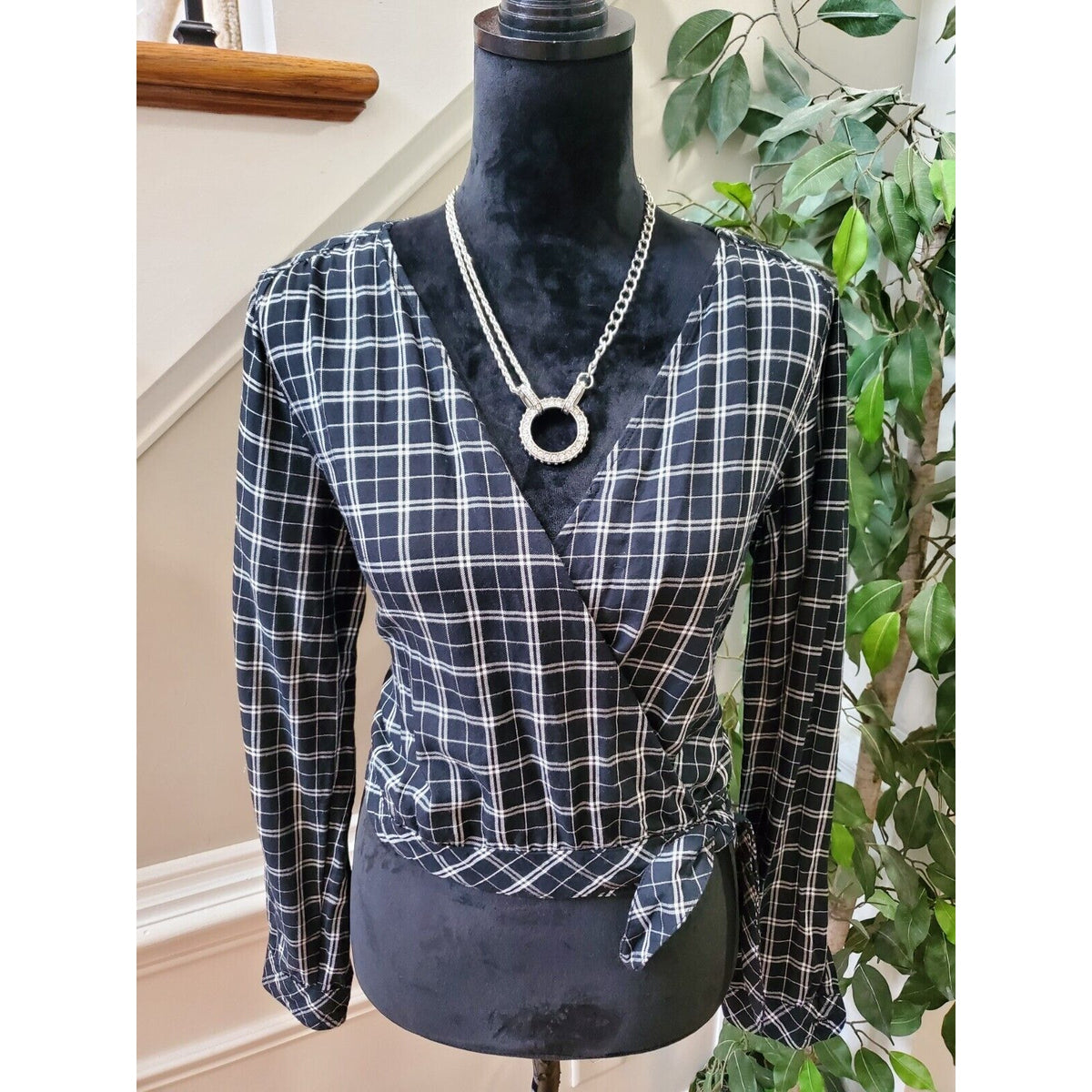 Abercrombie & Fitch Women Black & White Viscose V-Neck Long Sleeve Top Blouse S
