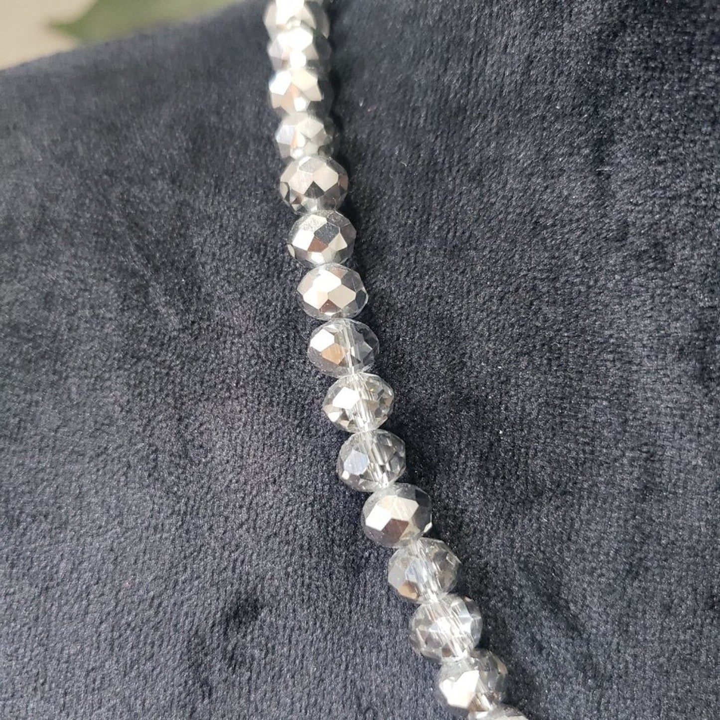 Women Vintage Shimmering Smoky Glass Crystals Bead Collar Necklace with Lobster