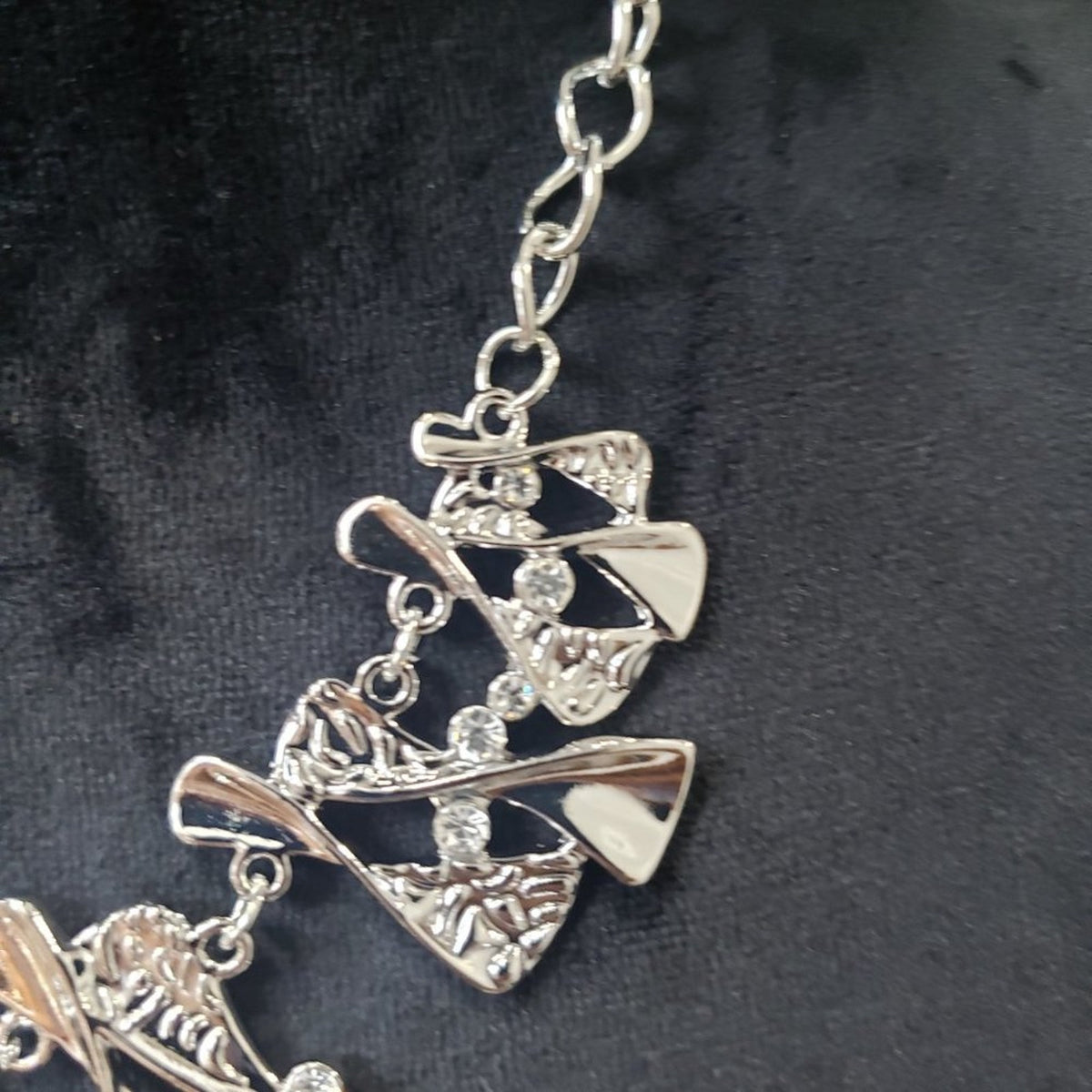 Womens The Sands of Time Silver Tone Choker Necklace