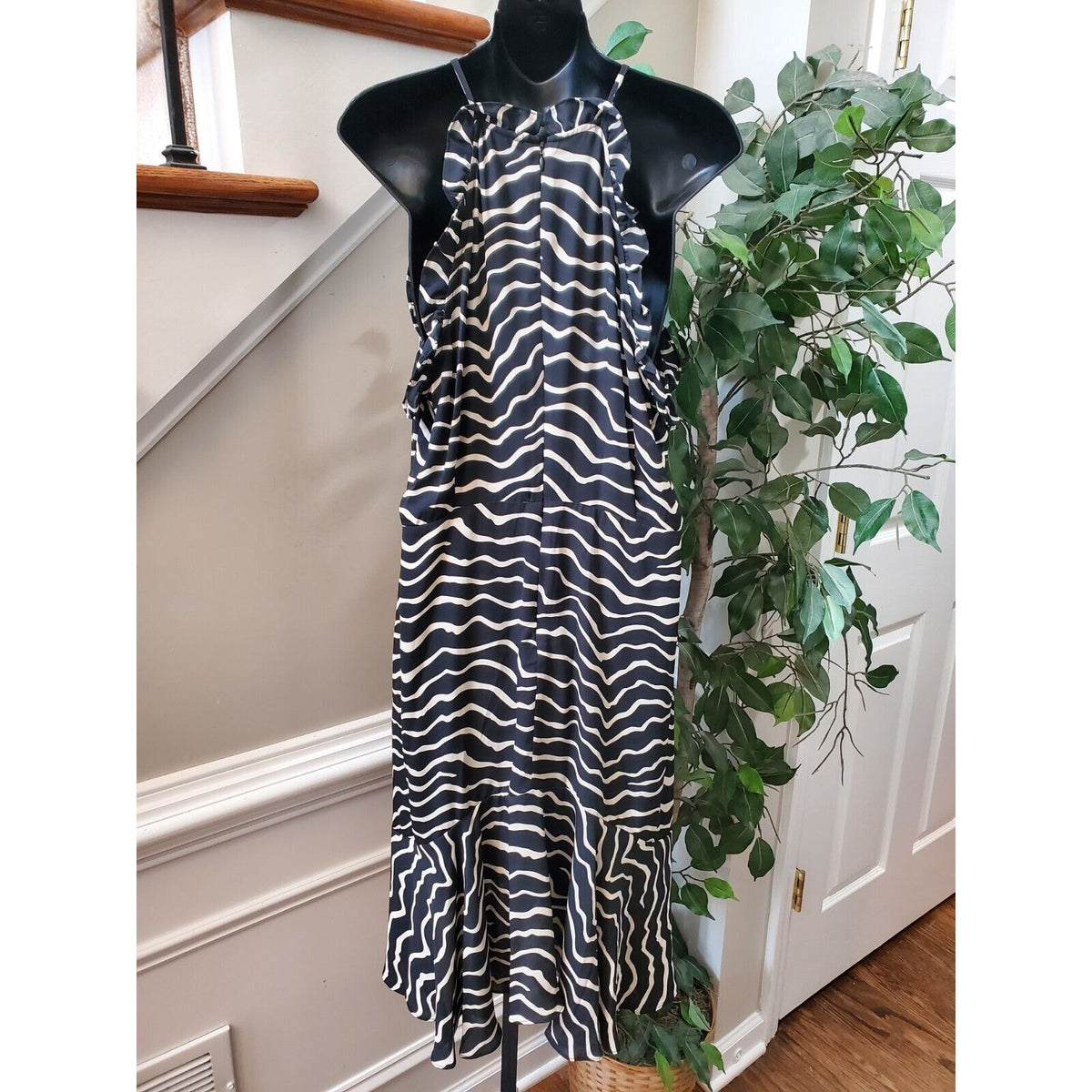 Who What Wear Women's Black & White Round Neck Sleeveless Knee Length Dress L