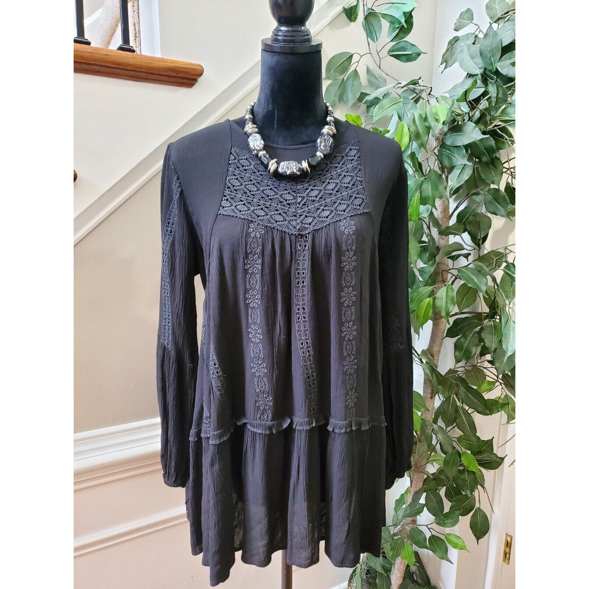 Adiva Women's Black 100% Rayon Round Neck Long Sleeve Casual Top Blouse Size M