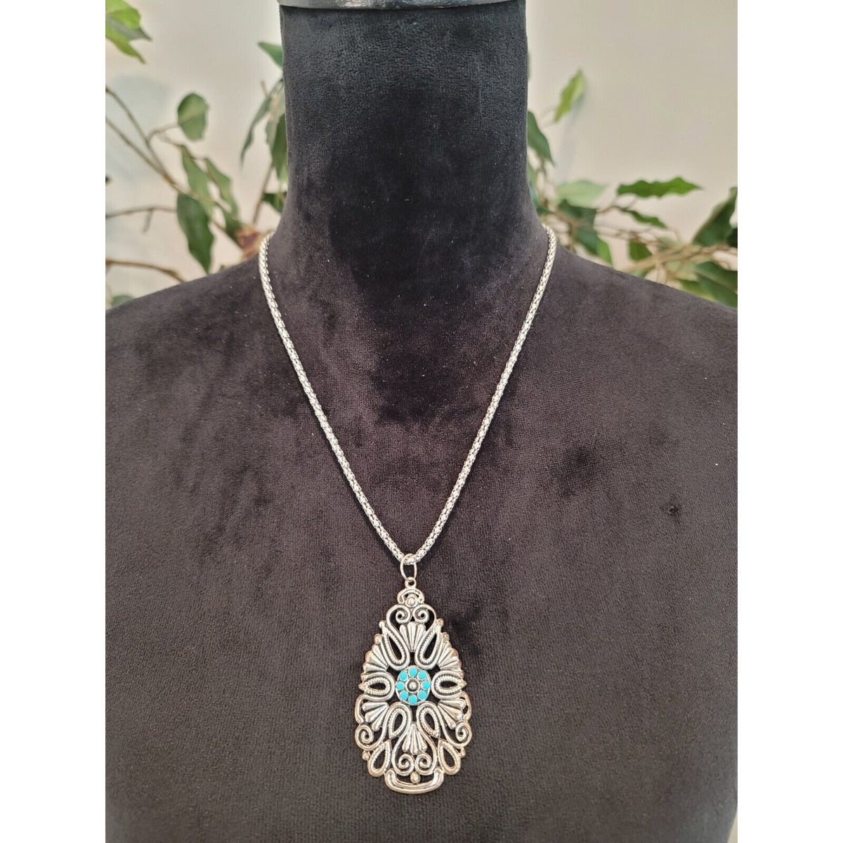 Womens Fashions Silver Turquoise Stone Pendant Necklace Lobster Clasp