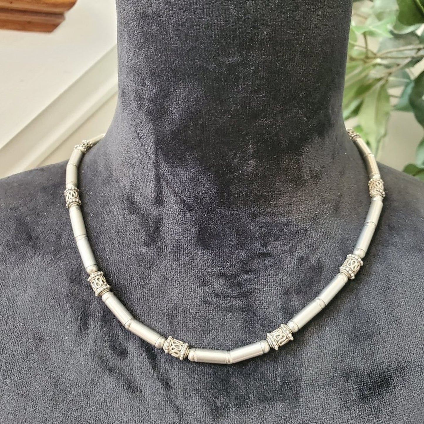Women's Silver Tone Metal Tube Flower Link Choker Necklace