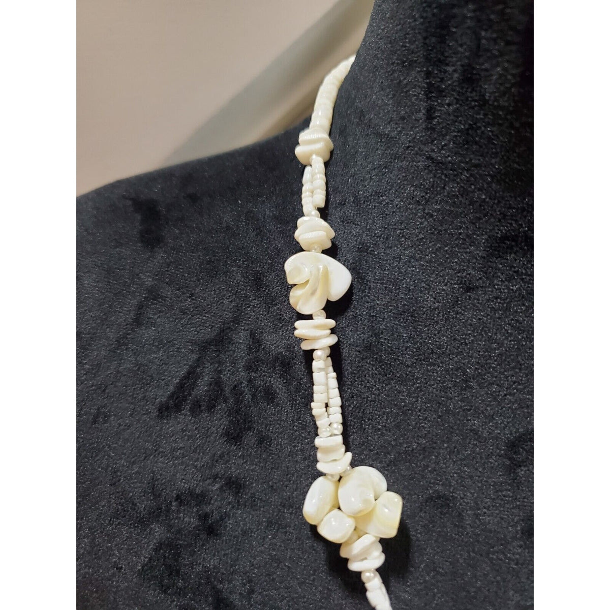 Women's Twisted White Chip & Sliced Shell Vintage Bead Necklace