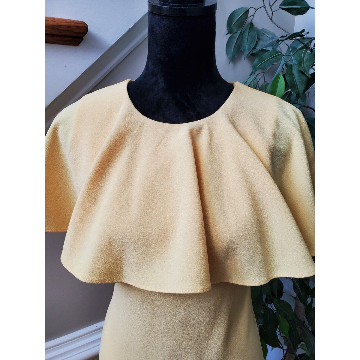Vince Camuto Yellow Pleated Cape Collar Polyester Sleeveless Knee Length Dress 6