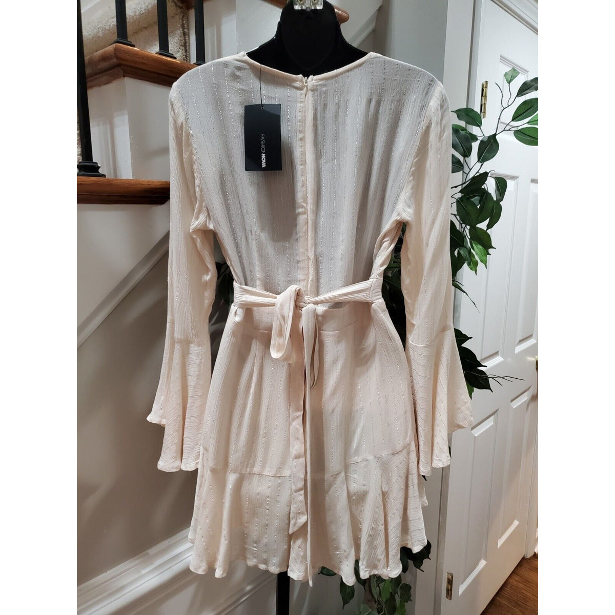 Fashion Nova Womens Ivory Striped 100% Rayon V Neck Long Sleeve 1 Piece Romper M