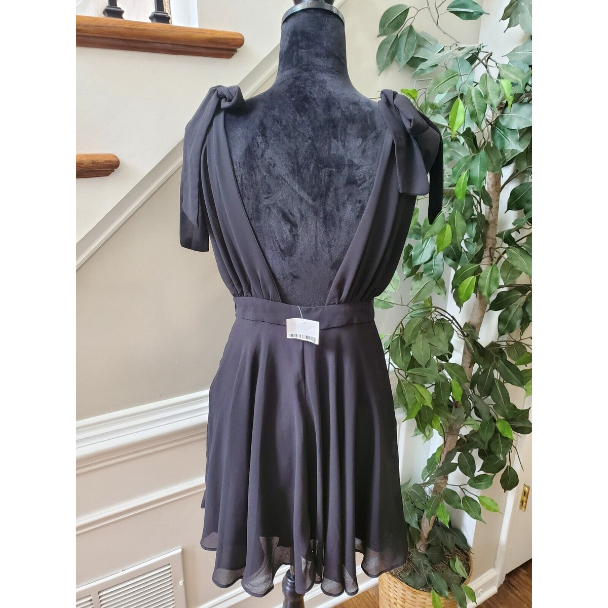 Forever 21 Women's Black Polyester V-Neck Sleeveless Casual Knee Length Dress M
