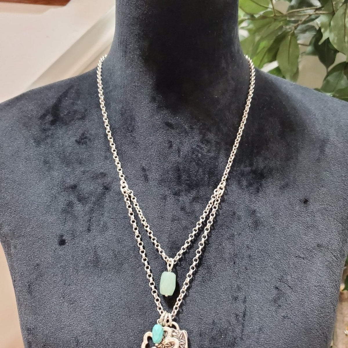 Lucky Brand Antique Silver Tone Green Stone Four Leaf Clover Cluster Necklace