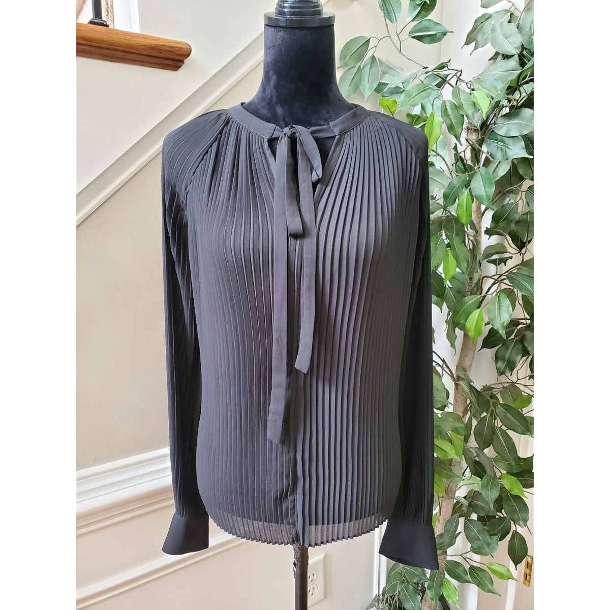 Endless Rose Black Pleated Boho Peasant Long Sleeve Tie Top Blouse Size Small