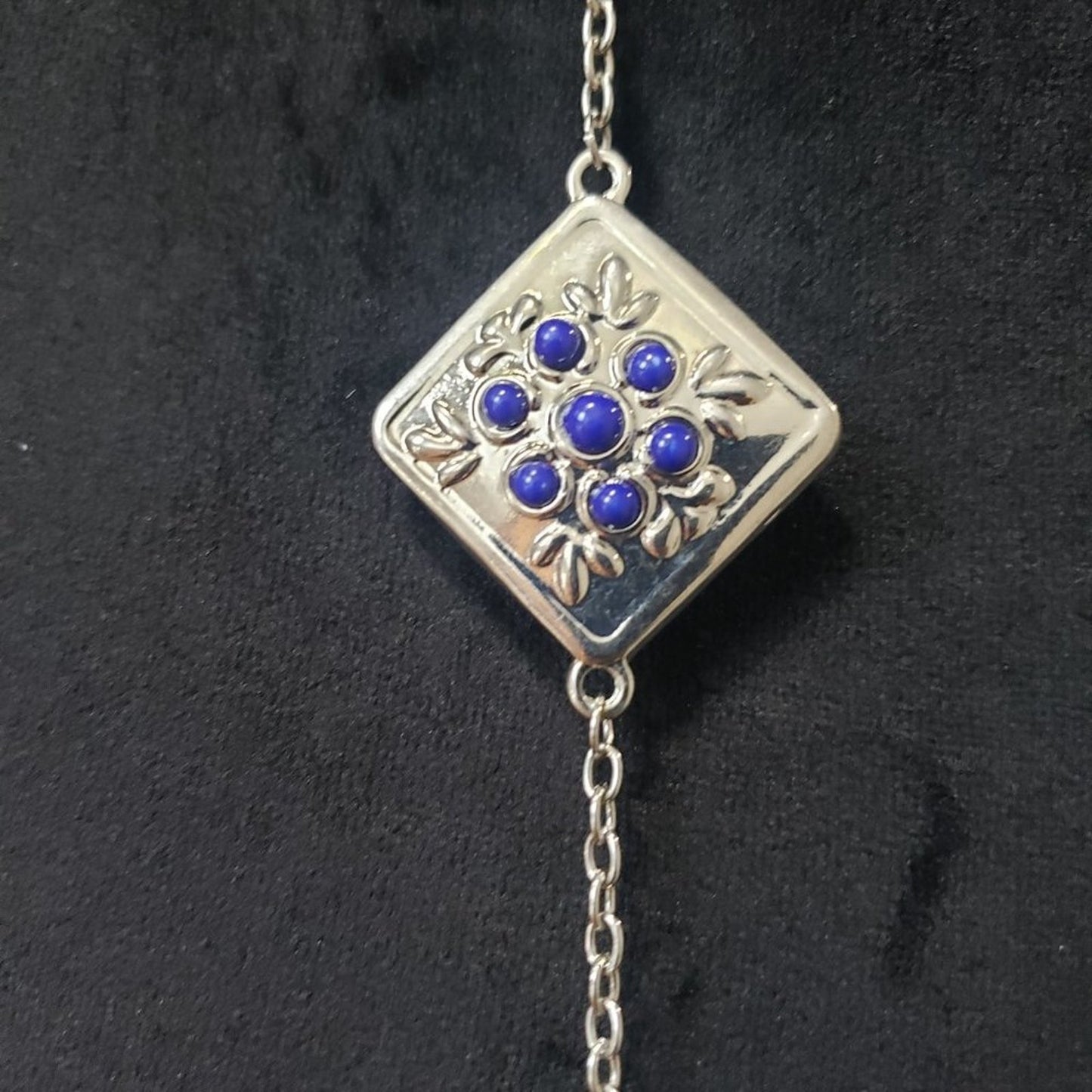 Womens Silver Tone Wired Flowers Designed Squares, Blue Stone Charm Necklace