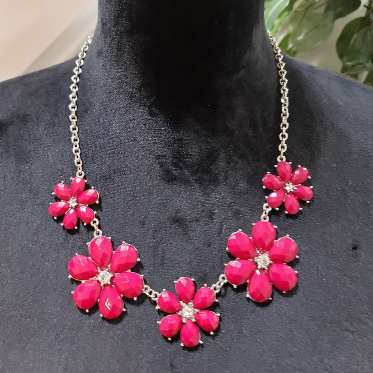 Womens Fashions Fuchsia Pink Flower Colored Necklace with Lobster Clasp