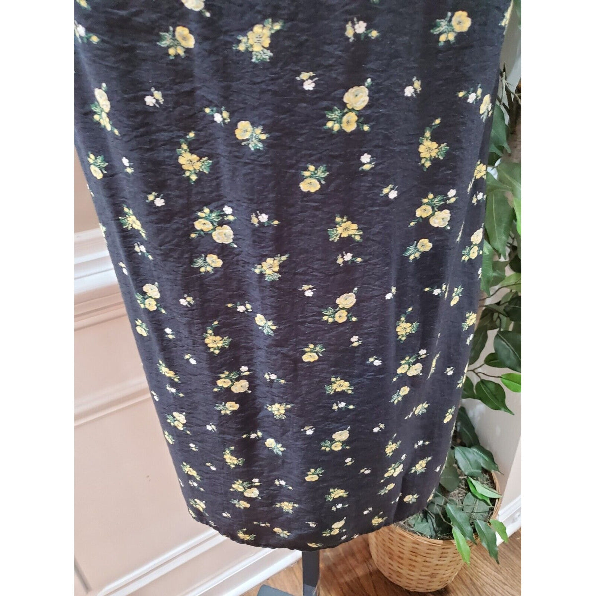 H&M Women Black Floral Viscose Round Neck Long Sleeve Knee Length Dress Size XS