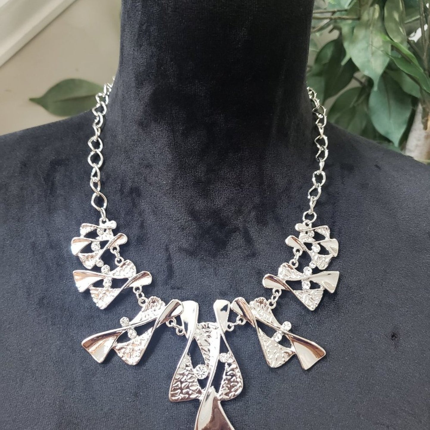 Womens The Sands of Time Silver Tone Choker Necklace