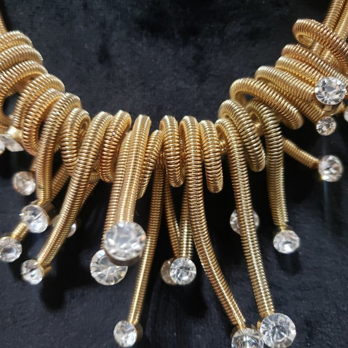 Traci Lynn Womens Unwind Gold Tone Rhinestone Statement Fashion Necklace