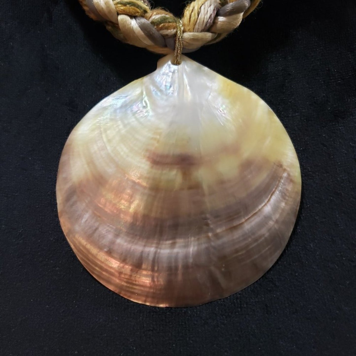 Womens Mother of Pearl Shell Circle Charm Pendant Necklace