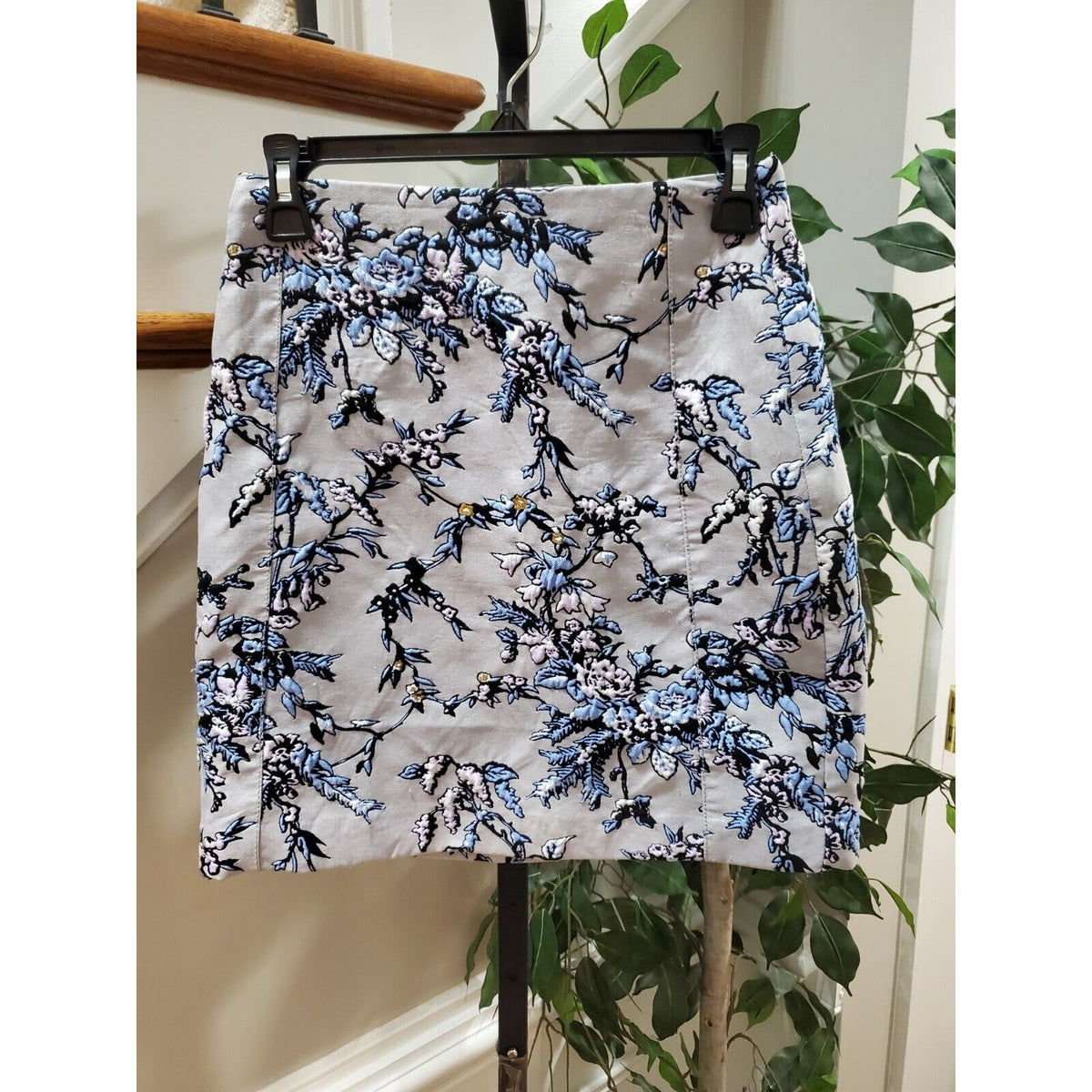 LOFT Womens Gray Blue Floral Embroidered Mini Pencil Skirt Back Zipper Size 0
