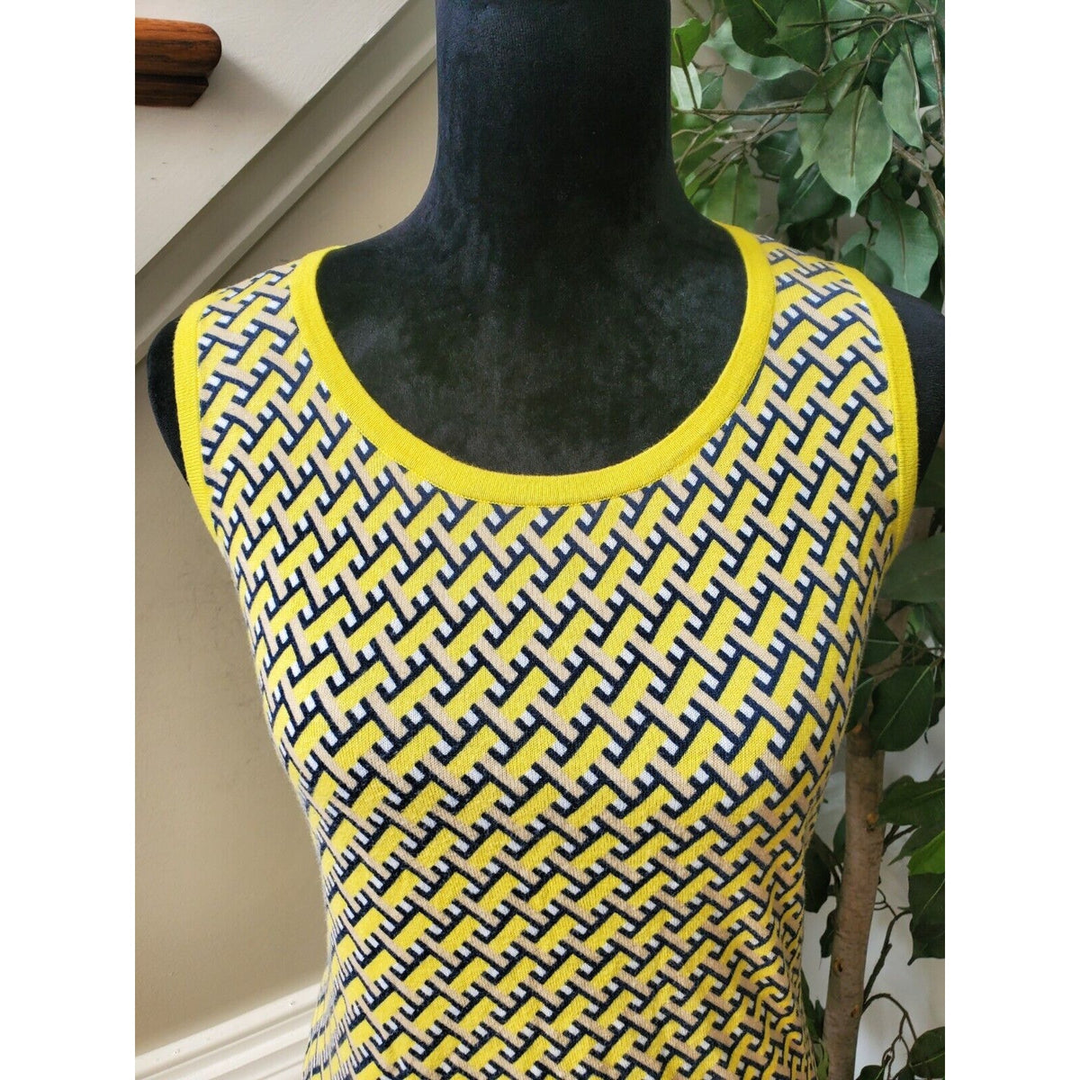 Jones New York Yellow & Black Abstract Cotton Round Neck Sleeveless Sweater M