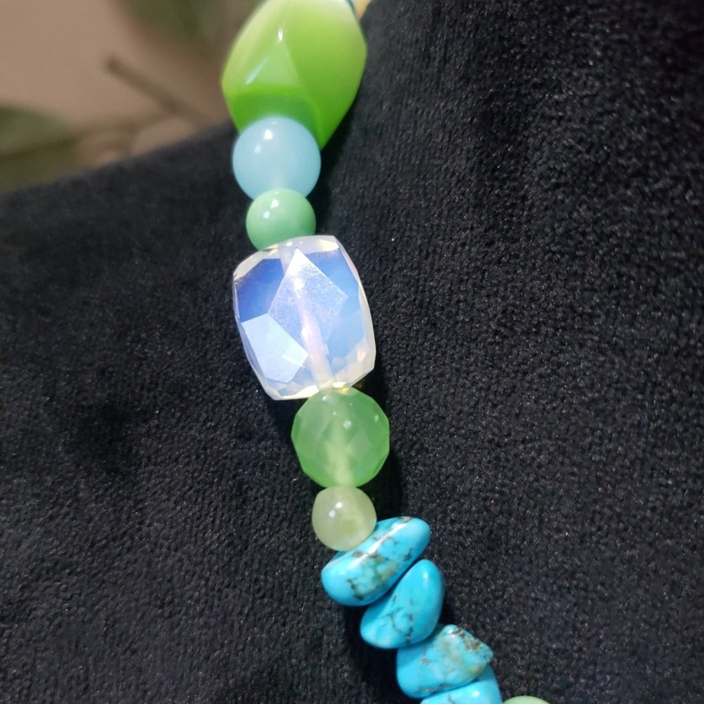 Women's Blue & Green Oval Beaded Pearl Chunky Fashion Jewelry Necklace