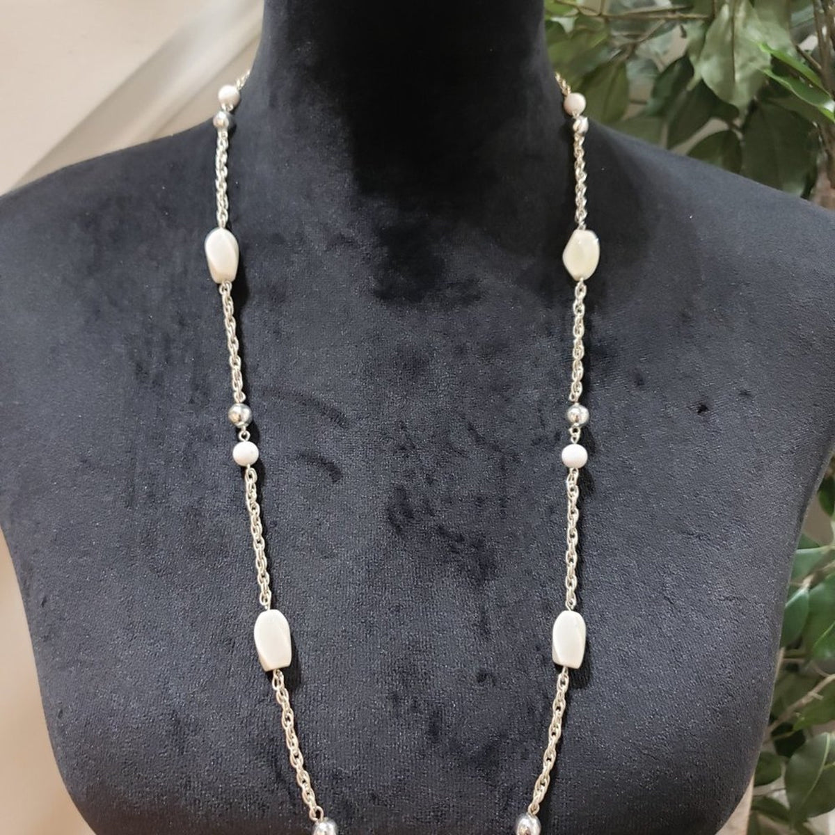 Women's White Round Beaded Link Chain Fashion Pendant Necklace