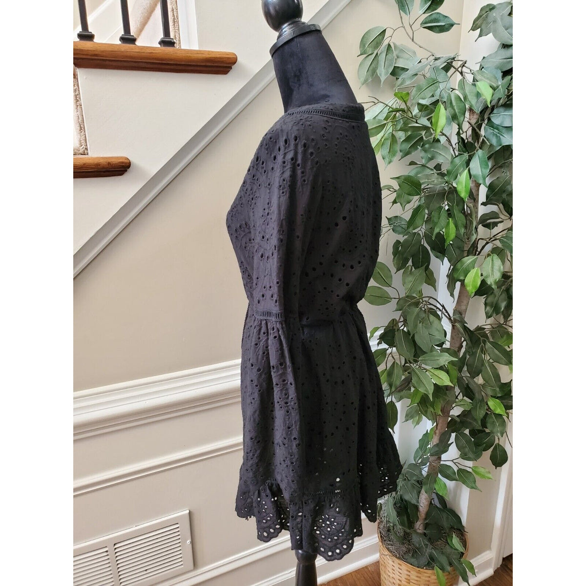 Cupcakes And Cashmere Ruben Eyelet Black Round Neck Long Sleeve Knee Length S