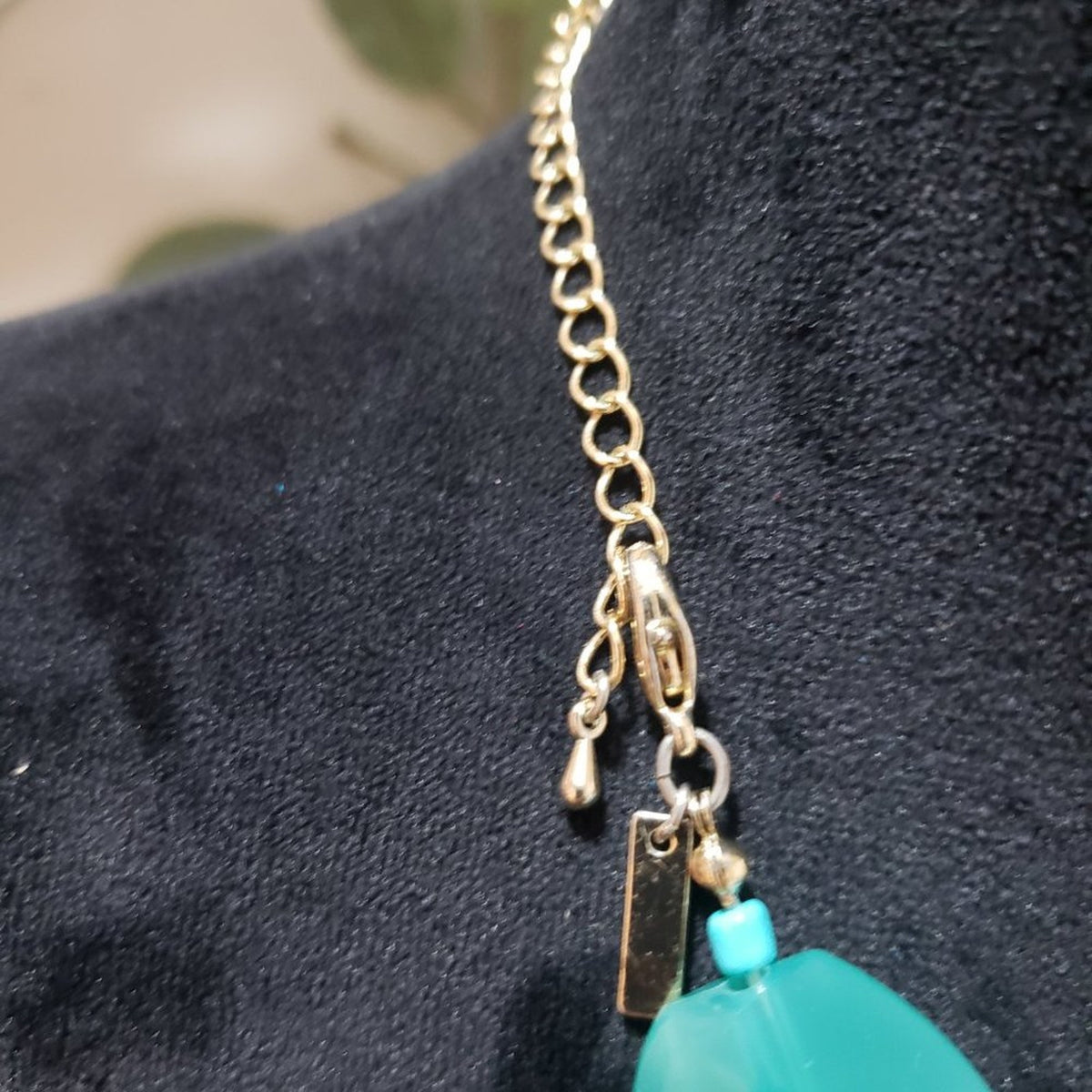 Cookie Lee Womens Faceted Large Blue Chunky Acrylic Beads Choker Necklace
