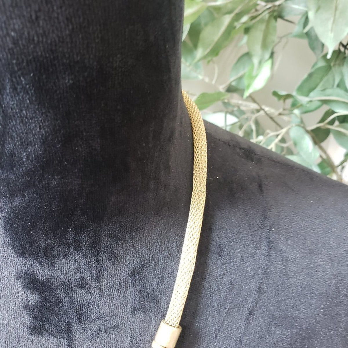 Women's Stella & Dot Matte Gold & White Neutral Stones Necklace