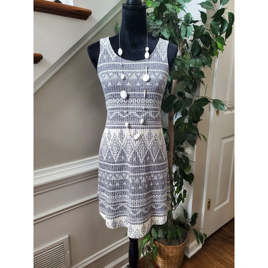Alya Womens Gray White Rayon Round Neck Sleeveless Knee Length Dress Size Medium