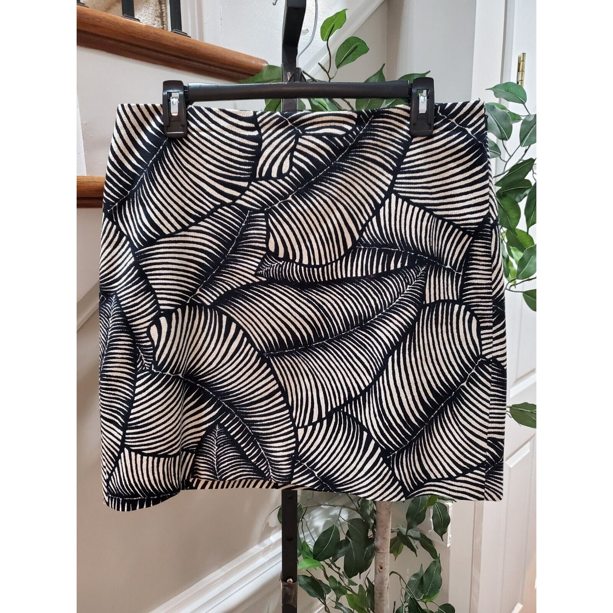 Ann Taylor Women Black & Beige Palm Print Cotton Casual Mini Pencil Skirt Size 8