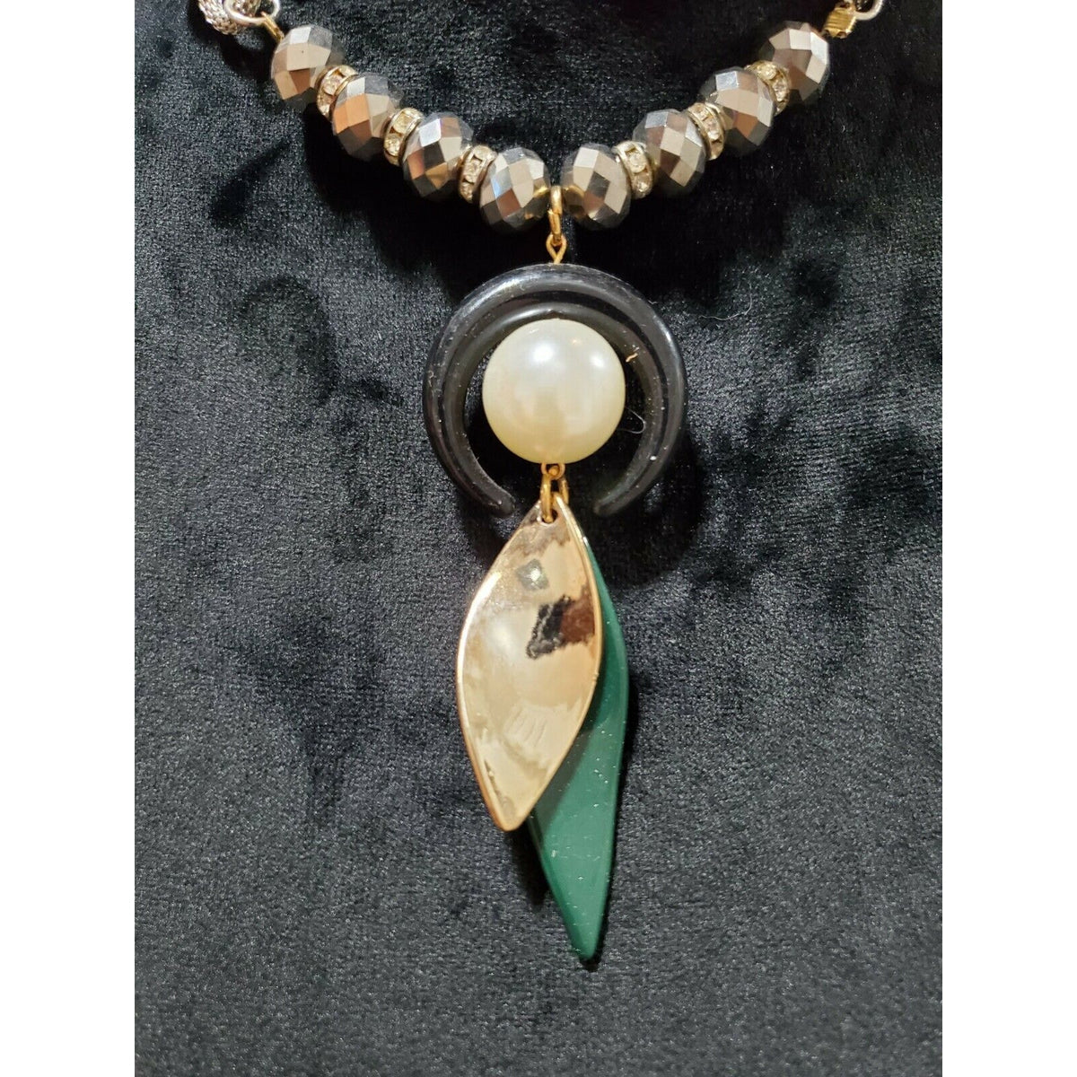 Chuns Fashion Women's Beaded Pearl Stylish with Agate Leaf Lightweight Necklace