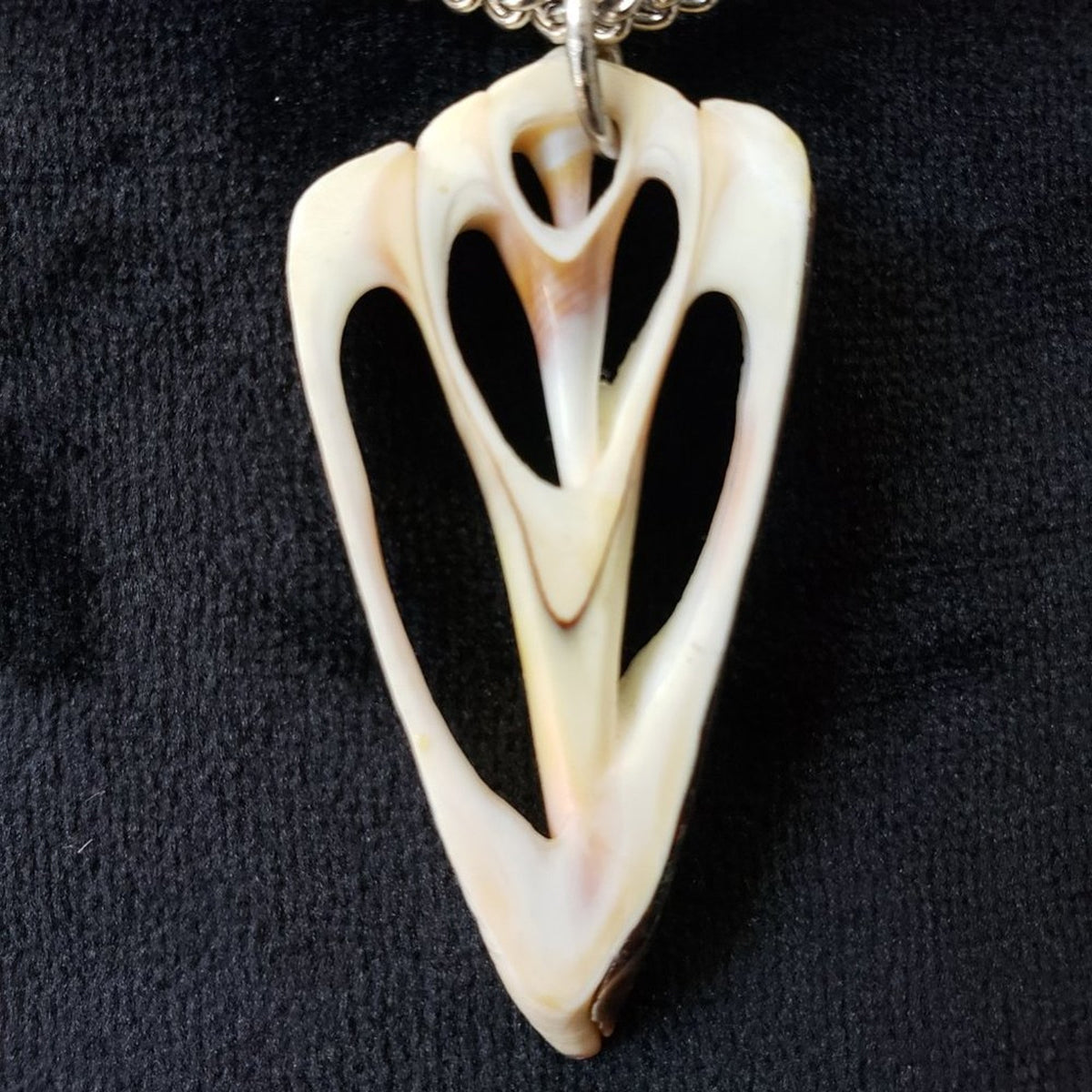 Womens Fashions Silver Trim Triangle Conch Shell Pendant Necklace Lobster Clasp