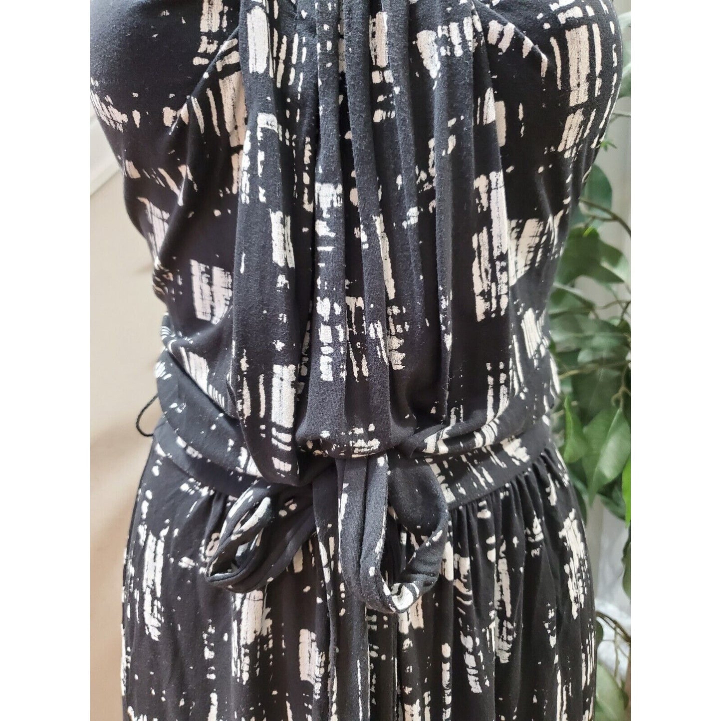 Loft Women's Black & White Modal Round Neck Sleeveless Casual Knee Length Dress