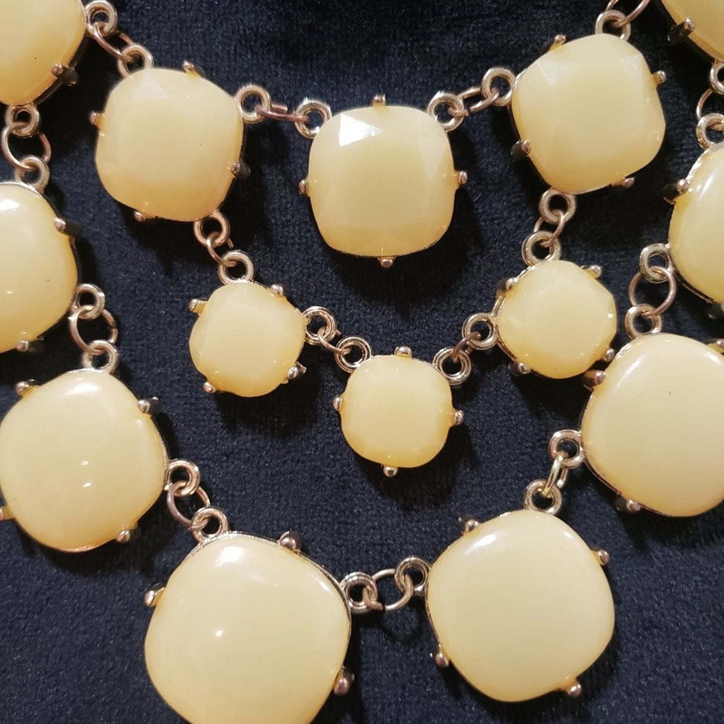 Women's Fashion Gold Tone Chain Chunky Beige Gemstones Statement Necklace