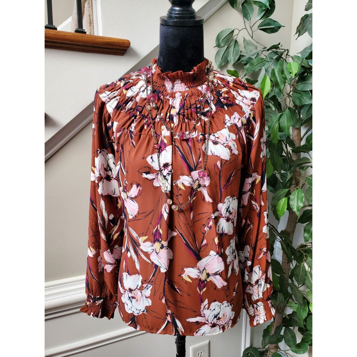 Chelsea. 28 Women Brown Floral Polyester Mock Neck Long Sleeve Top Blouse Size S