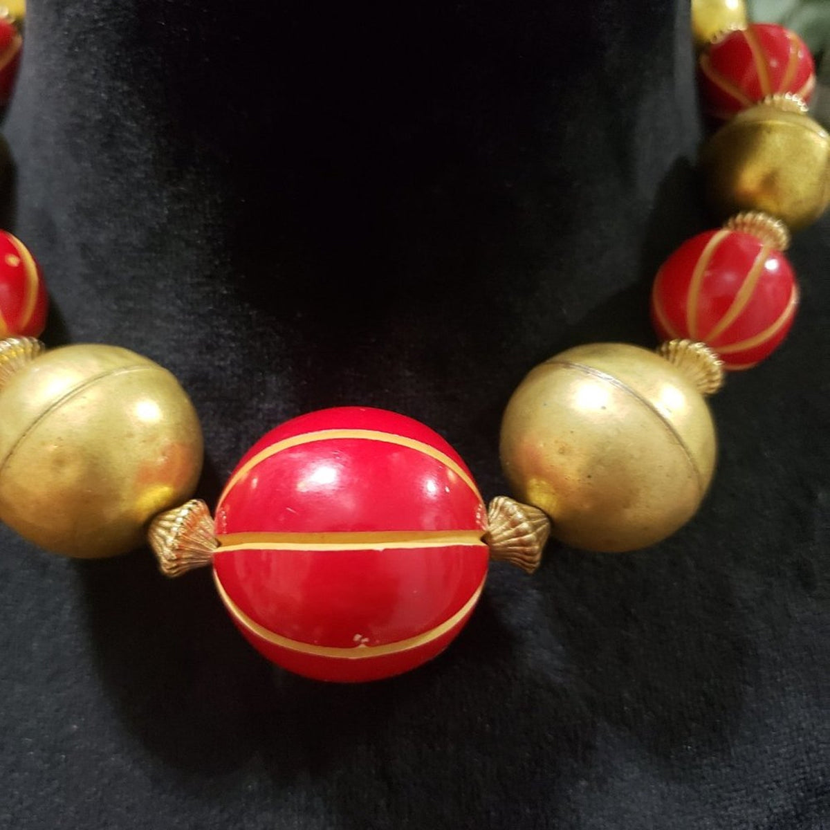 Women's Modern Fashion Red & Gold Tone Coral Beaded Choker Necklace