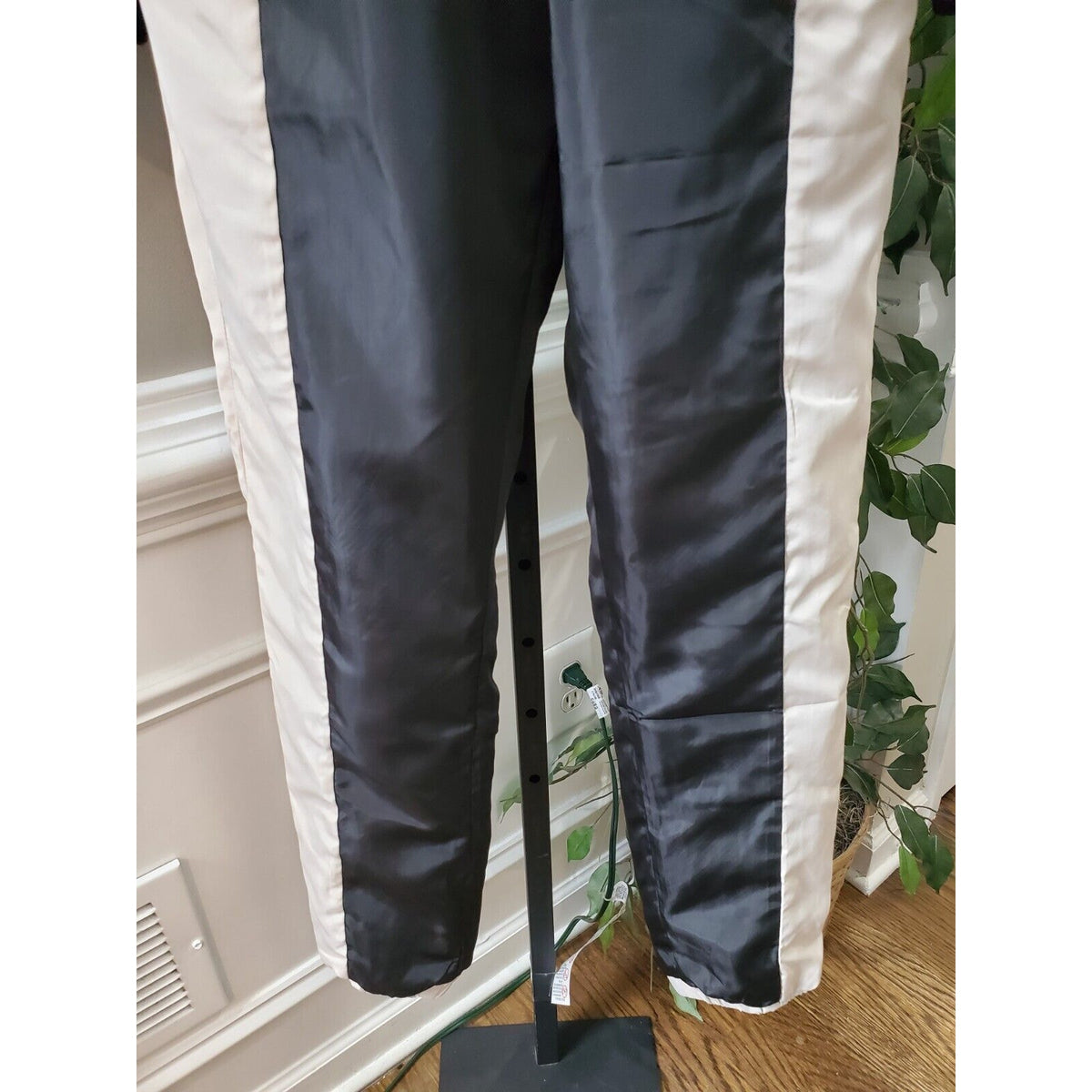 Fashion Nova Women’s White Black 1/4 Zip Windbreaker Jogger Set Tracksuit Small