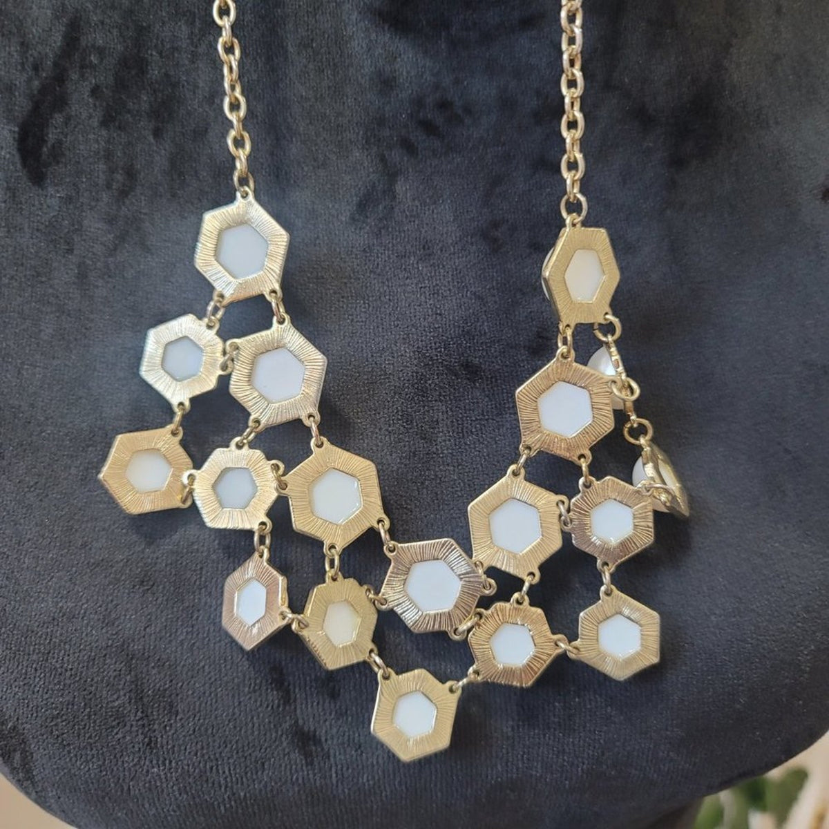 Women's White Round Beaded Link Stylish Statement Jewelry Necklace