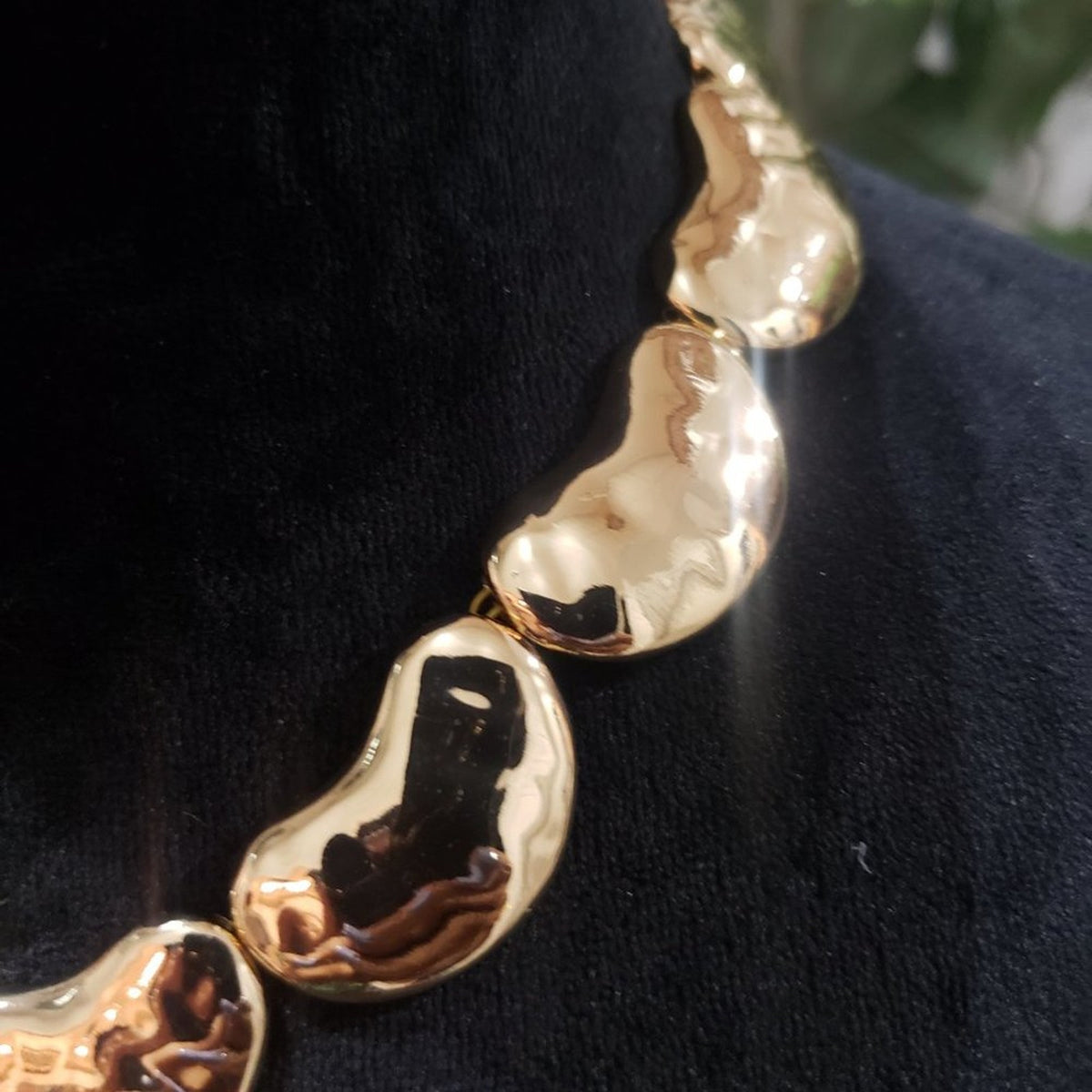 Traci  Lynn Womens Vintage Gold Tone Lobster Clasp Necklace with Earrings
