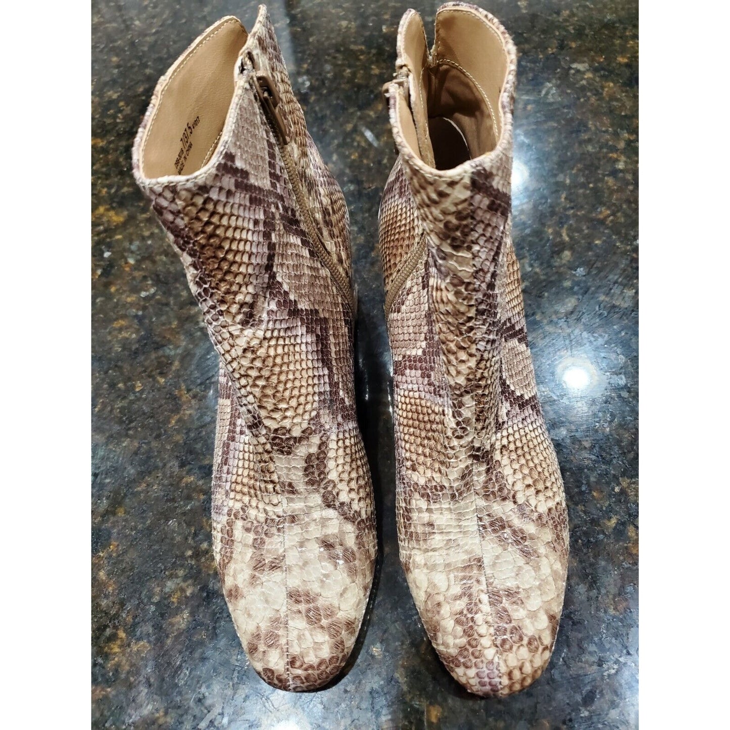 Chinese Laundry Womens Davinna Taupe Ankle Boots Shoes Medium Faux Snake US 7