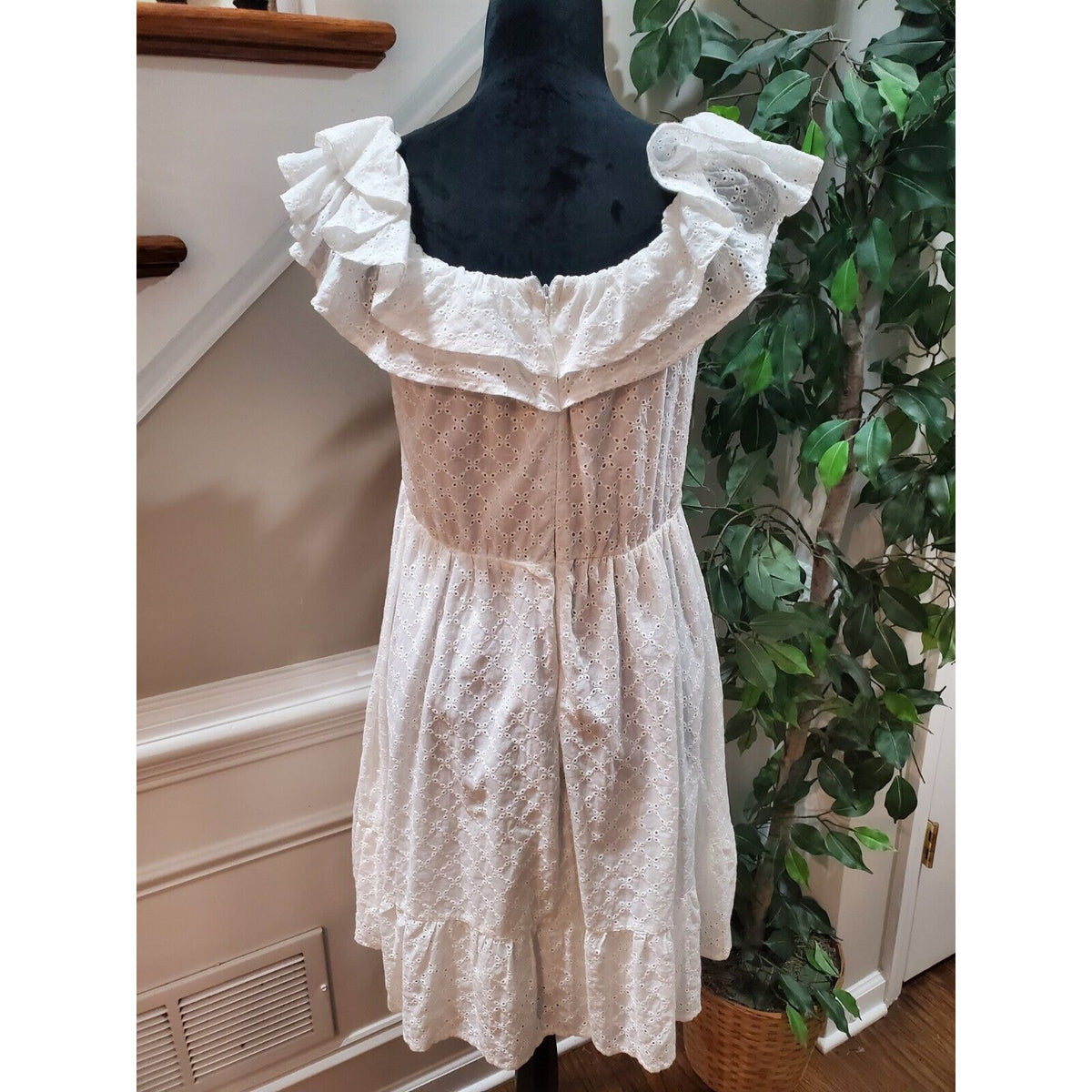 Simplee Women White Cotton Square Neck Sleeveless Casual Knee Length Dress Small