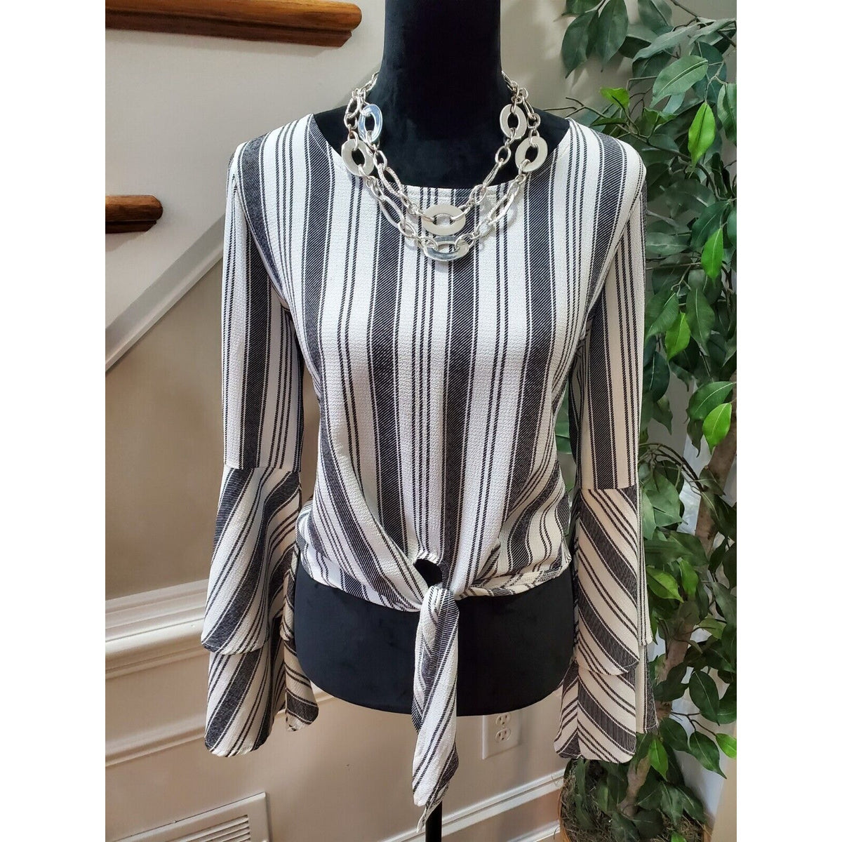 Altar'd State Women's White & Gray Polyester Round Neck Long Sleeve Top Blouse S