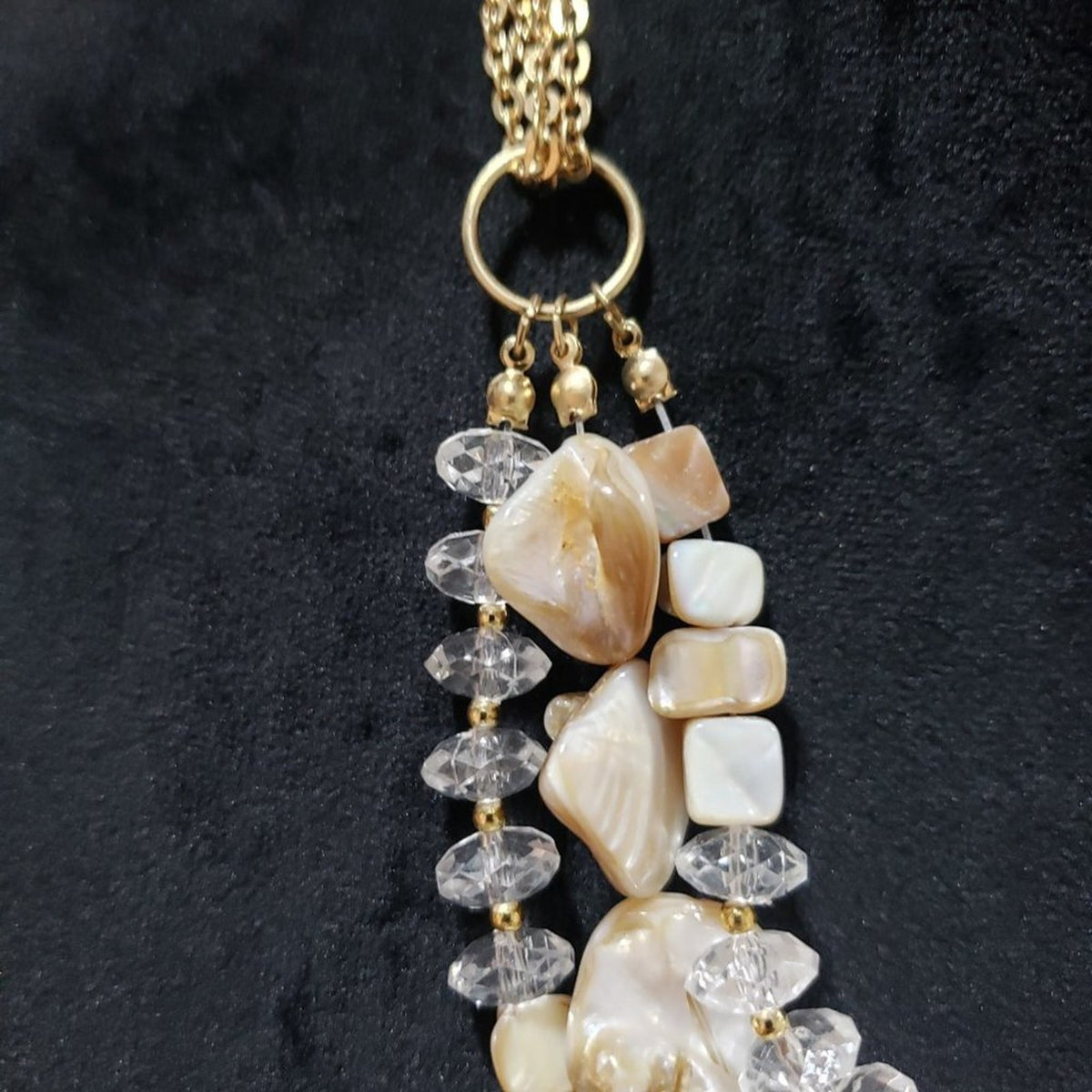 Women Mother of Pearl Sea Shells and Pearl Fashion Necklace