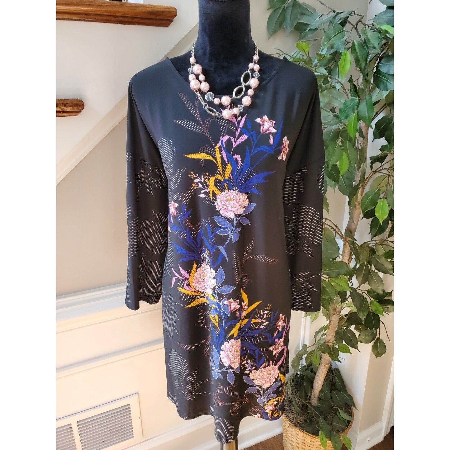 Avenue Women Black Polyester Round Neck Long Sleeve Casual Top Blouse Size 18/20