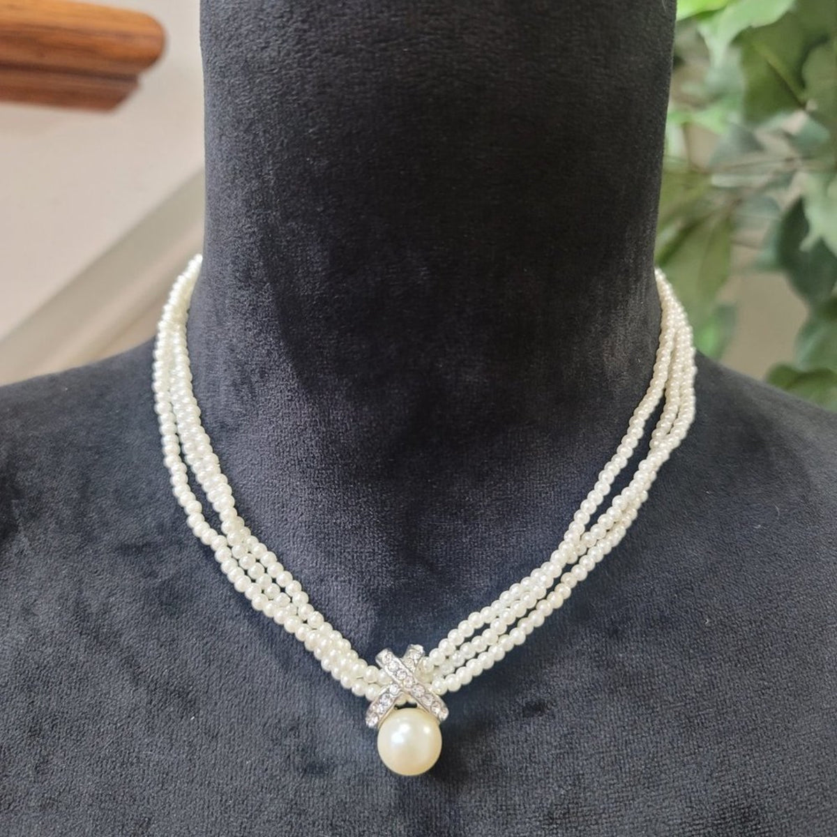 White Pearl Choker Necklace Classic Three Layers Beads Chain Graceful Necklaces